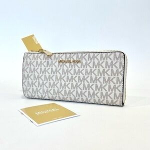 MICHAEL KORS Jet Set Travel Large Logo Quarter-Zip Wallet Vanilla